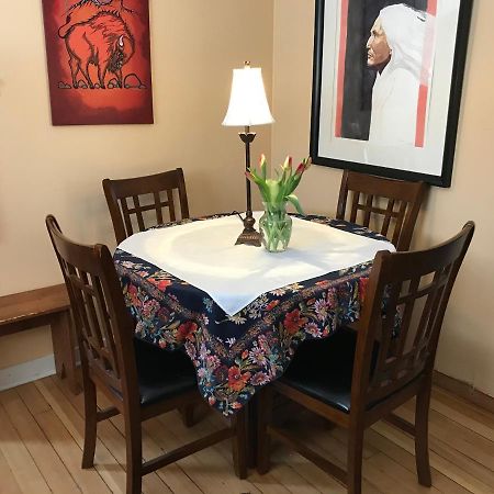 Holiday Lodge Bed And Breakfast Банф Екстериор снимка