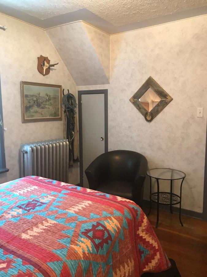 Holiday Lodge Bed And Breakfast Банф Екстериор снимка